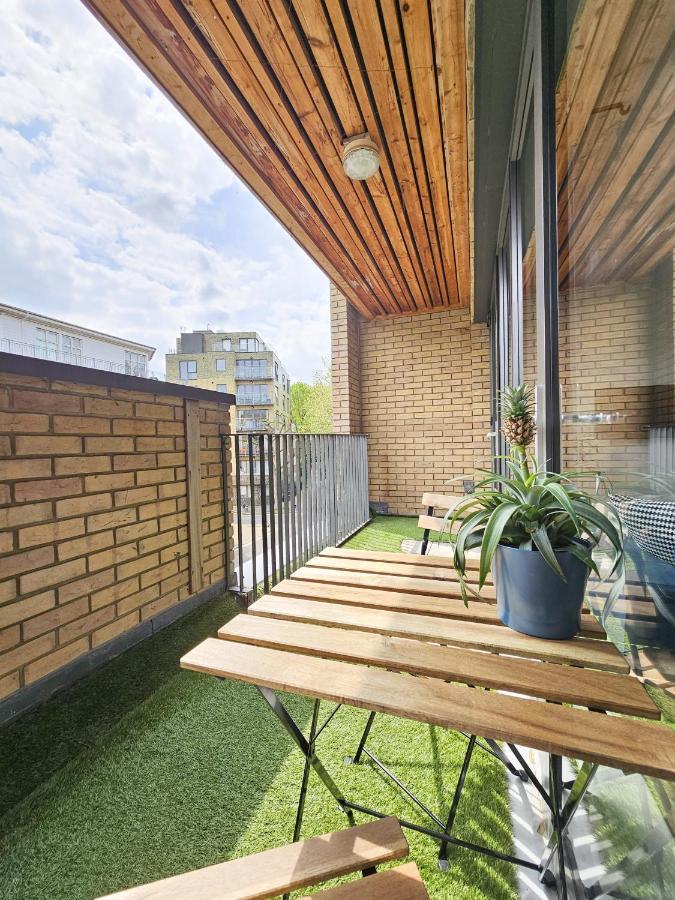 Centrally Located Spacious Flat Near Canary Wharf 런던 외부 사진