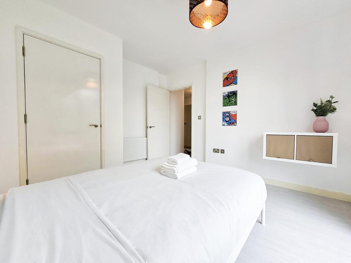 Centrally Located Spacious Flat Near Canary Wharf 런던 외부 사진