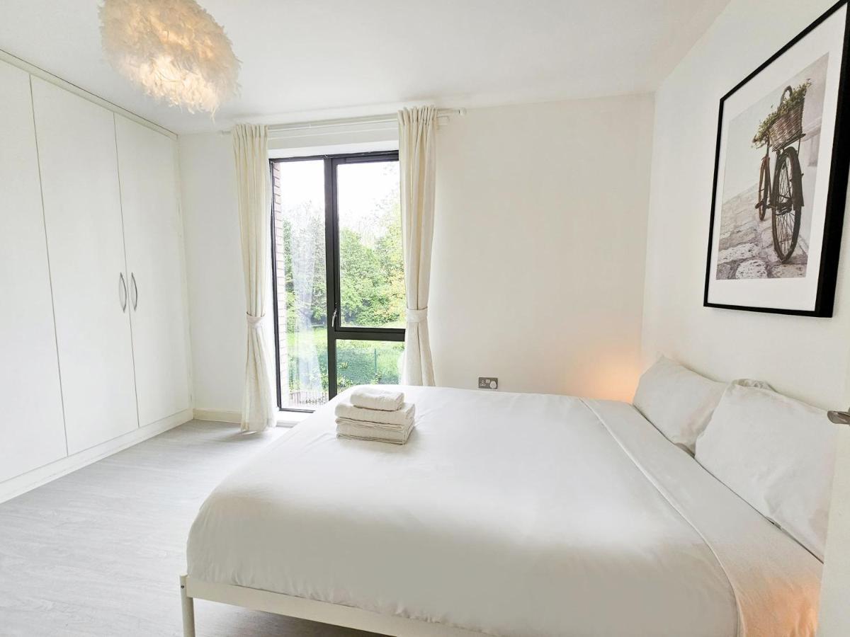 Centrally Located Spacious Flat Near Canary Wharf 런던 외부 사진