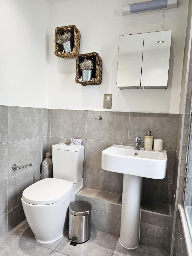 Centrally Located Spacious Flat Near Canary Wharf 런던 외부 사진