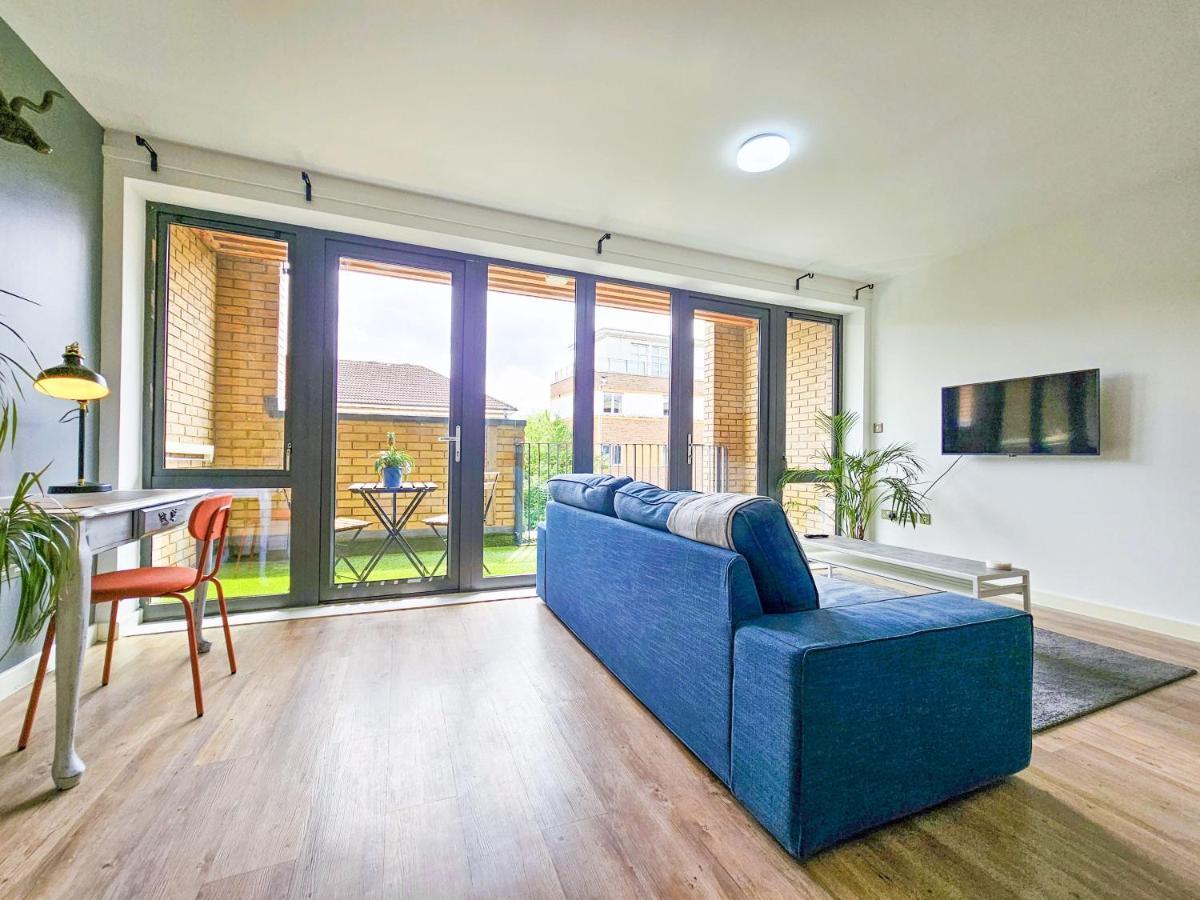 Centrally Located Spacious Flat Near Canary Wharf 런던 외부 사진