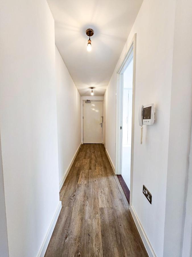 Centrally Located Spacious Flat Near Canary Wharf 런던 외부 사진