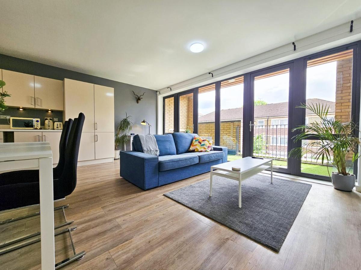 Centrally Located Spacious Flat Near Canary Wharf 런던 외부 사진