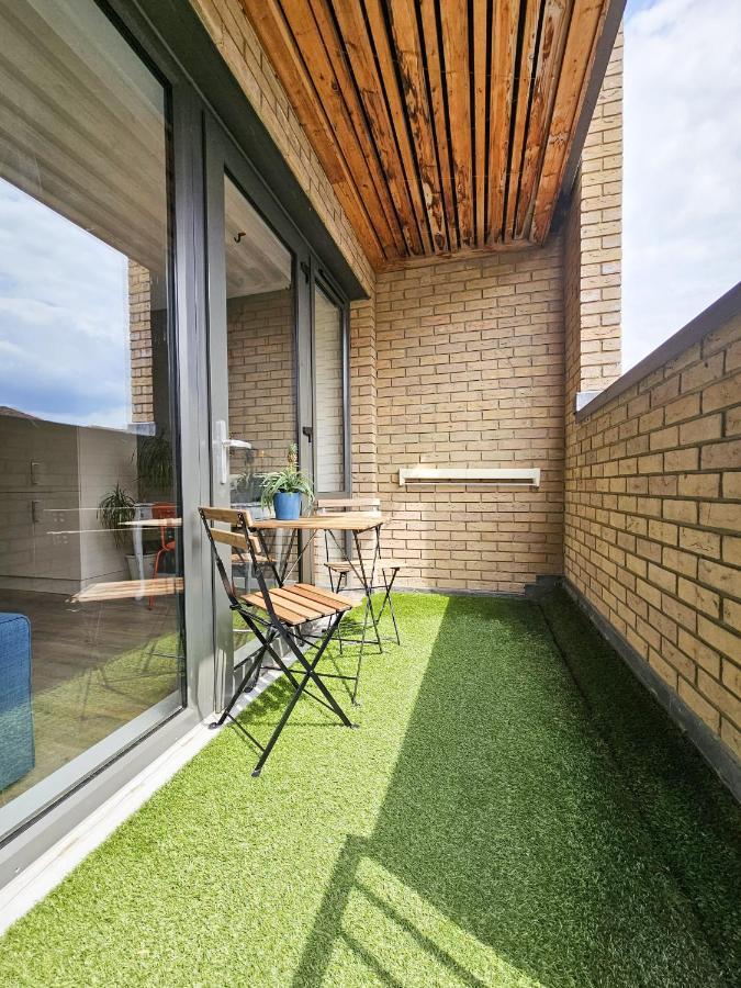 Centrally Located Spacious Flat Near Canary Wharf 런던 외부 사진