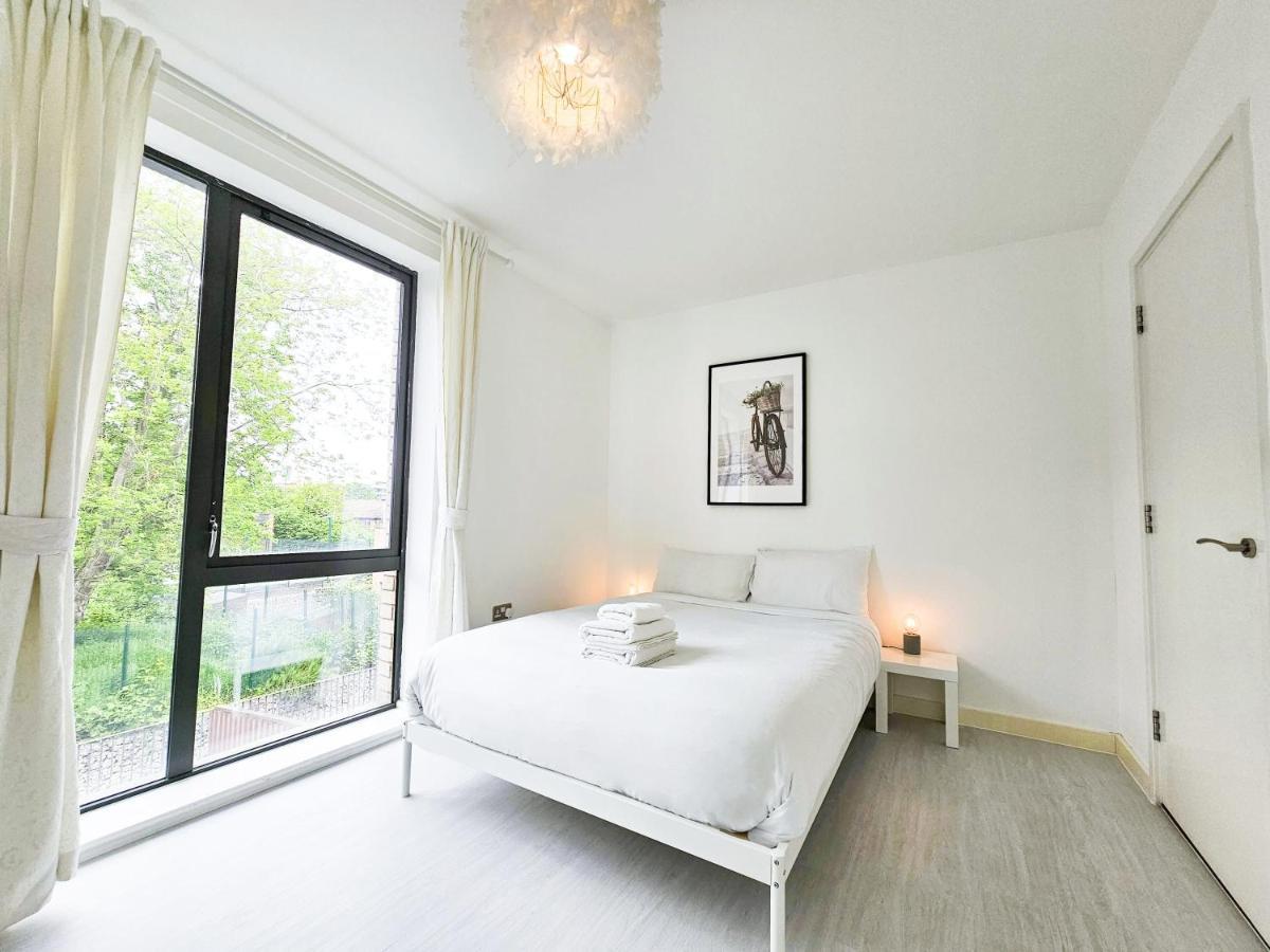 Centrally Located Spacious Flat Near Canary Wharf 런던 외부 사진