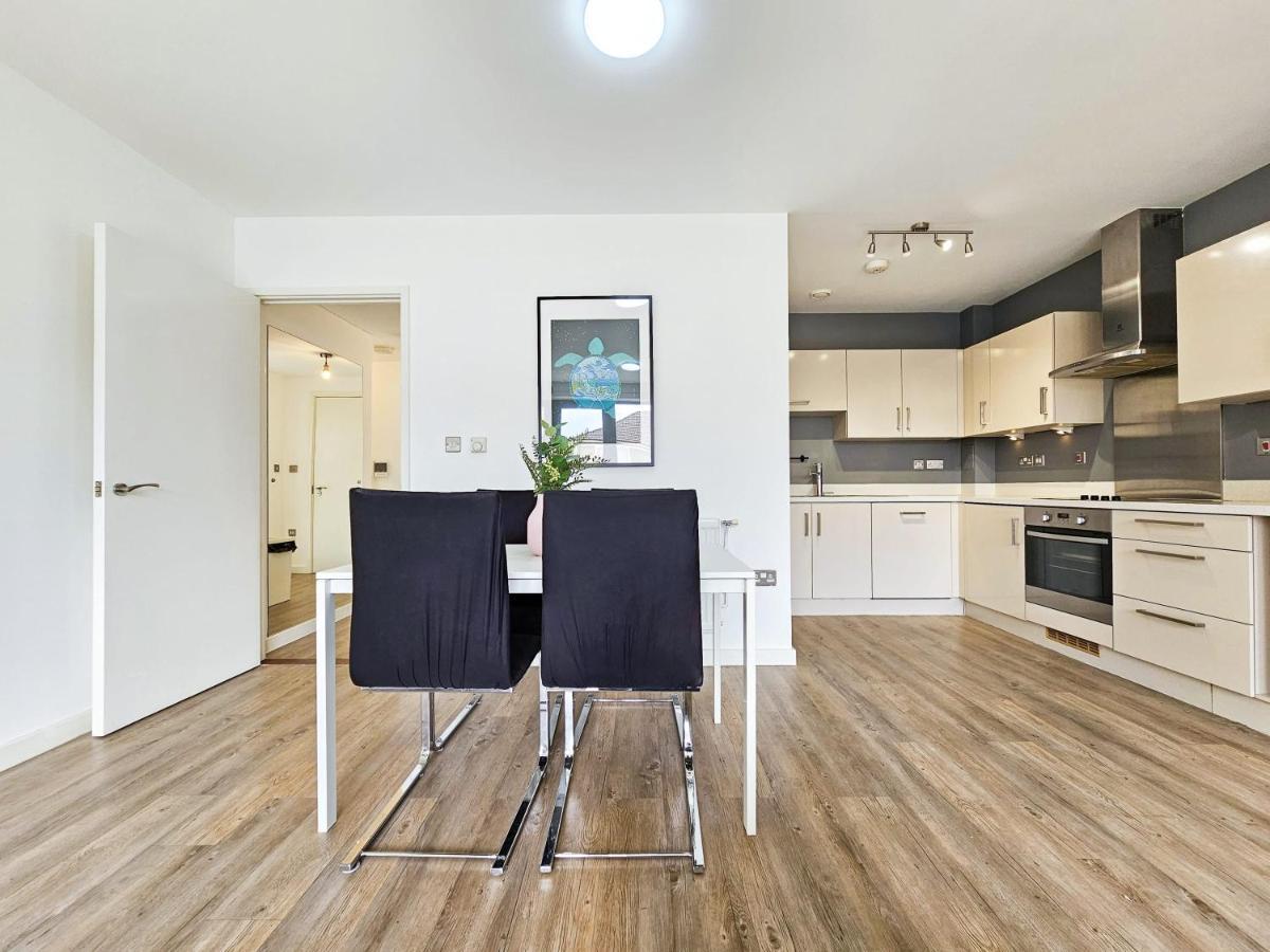 Centrally Located Spacious Flat Near Canary Wharf 런던 외부 사진