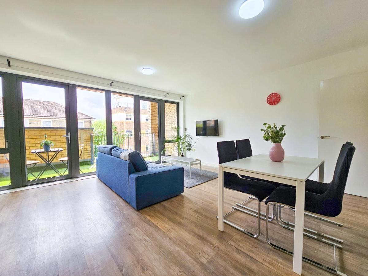 Centrally Located Spacious Flat Near Canary Wharf 런던 외부 사진